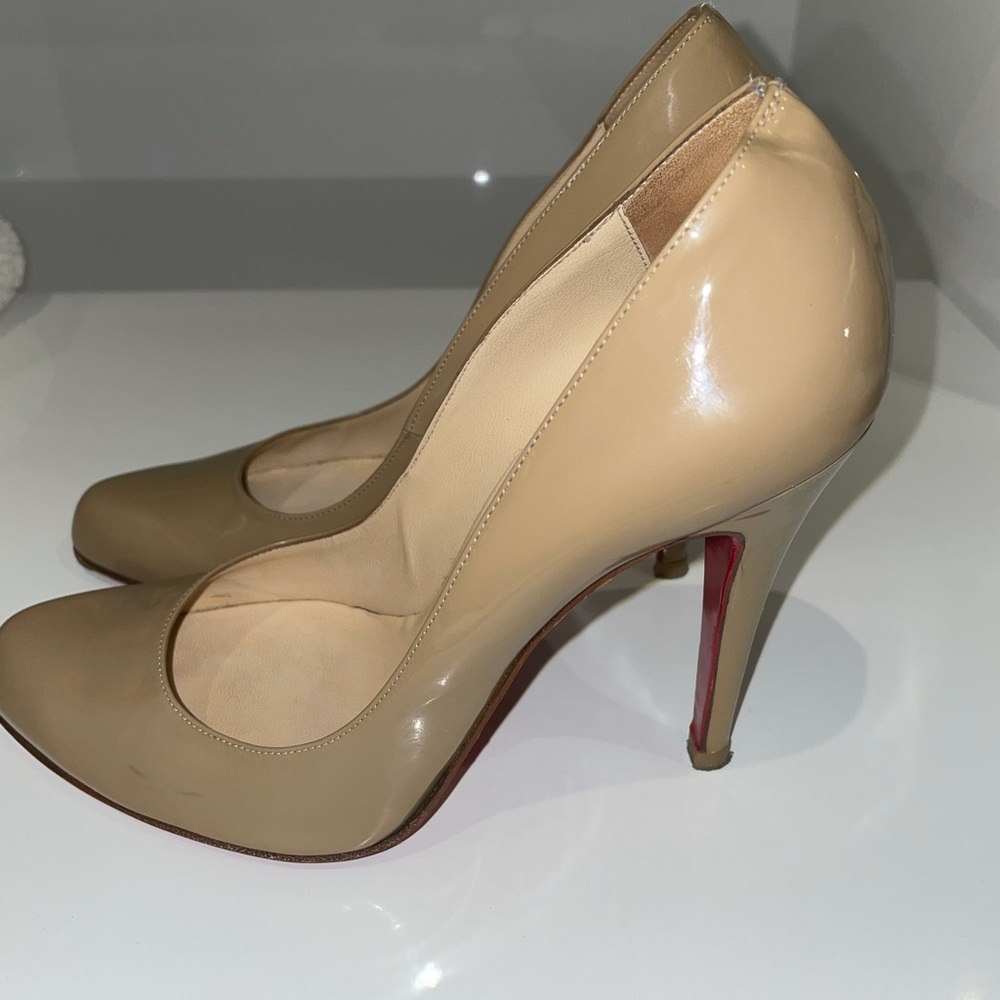 Christian louboutin nude pumps